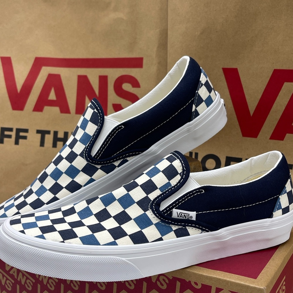 Vans WMNS Blue Checkerboard Classic Slip-On
Tri-Tone Check Navy
VN000D5PBX9 - Picture 10 of 16